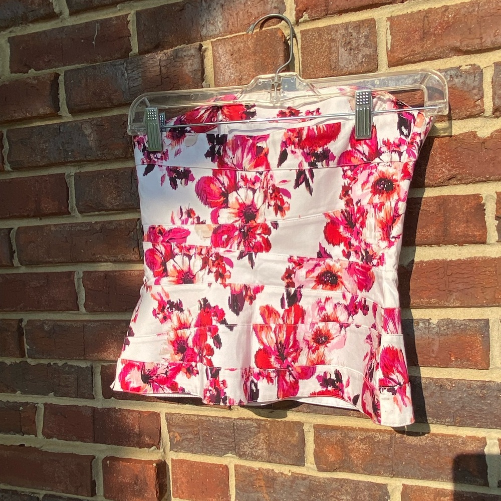 White House Black Market size 2 Floral Strapless Top Side zip hot pink/white - Picture 2 of 6